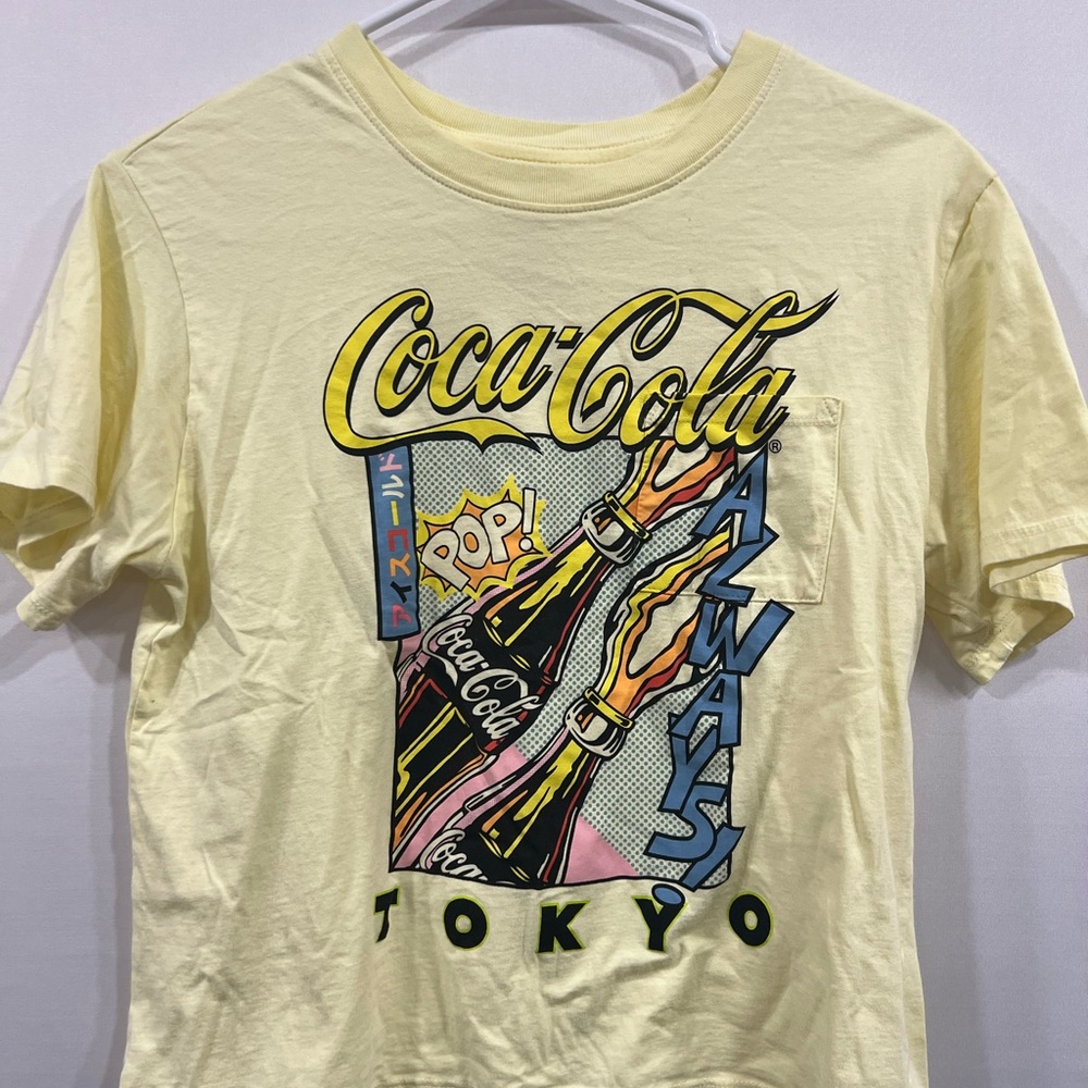 Teen gently used Coca-Cola crop top Tokyo shirt